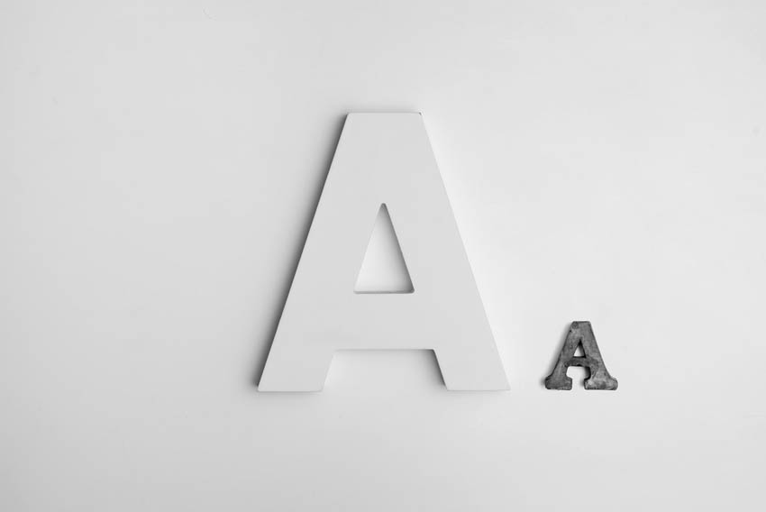 Písmeno A v dvoch rôznych fontoch